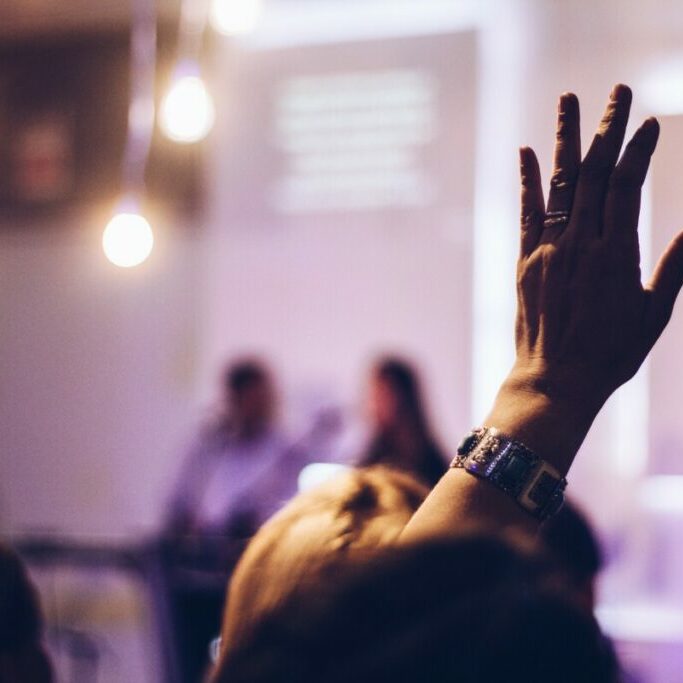 Photo par Marcos Luiz Photograph person raising hand